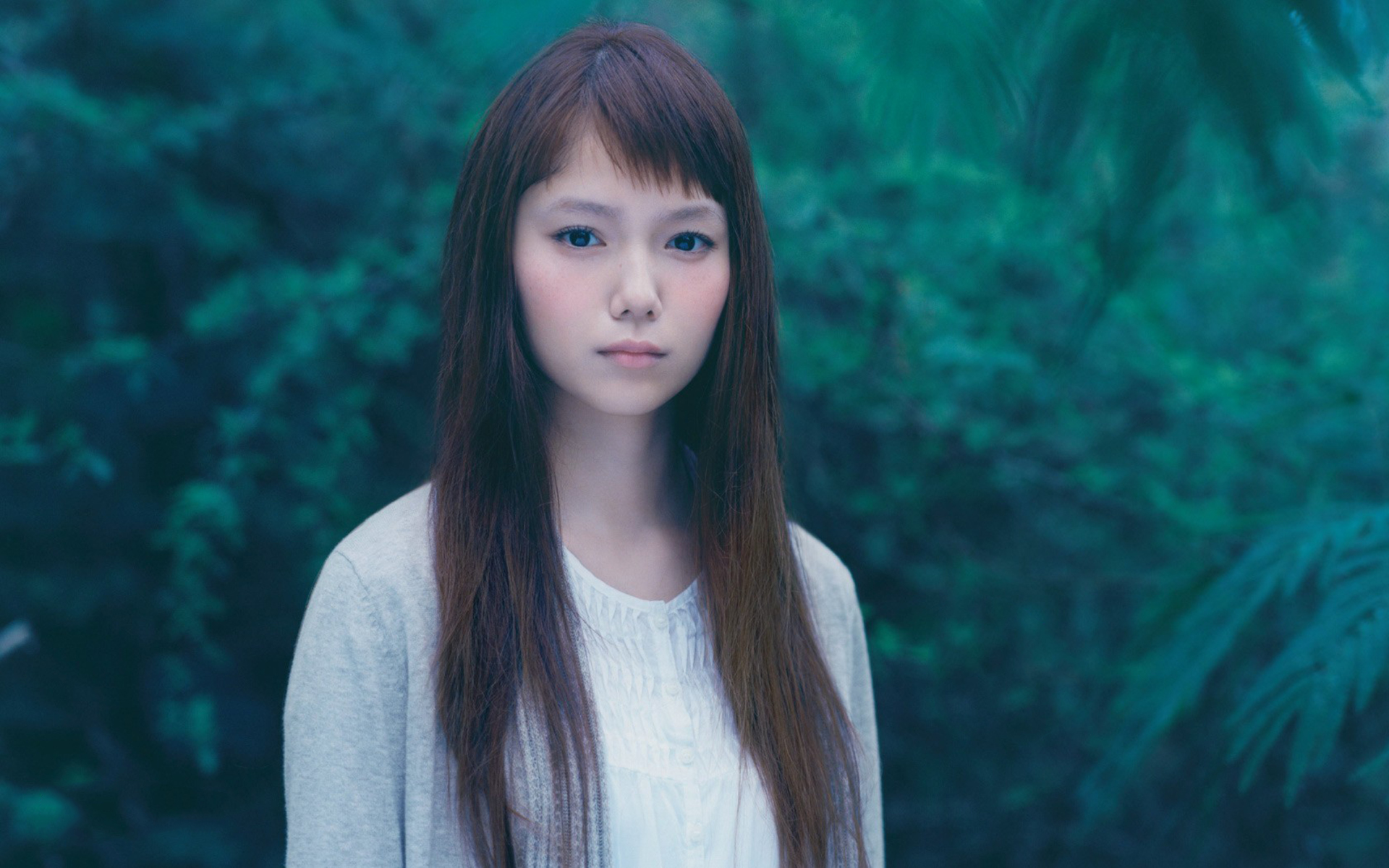 G罩杯大胸性感美女大尺度沙滩写真
