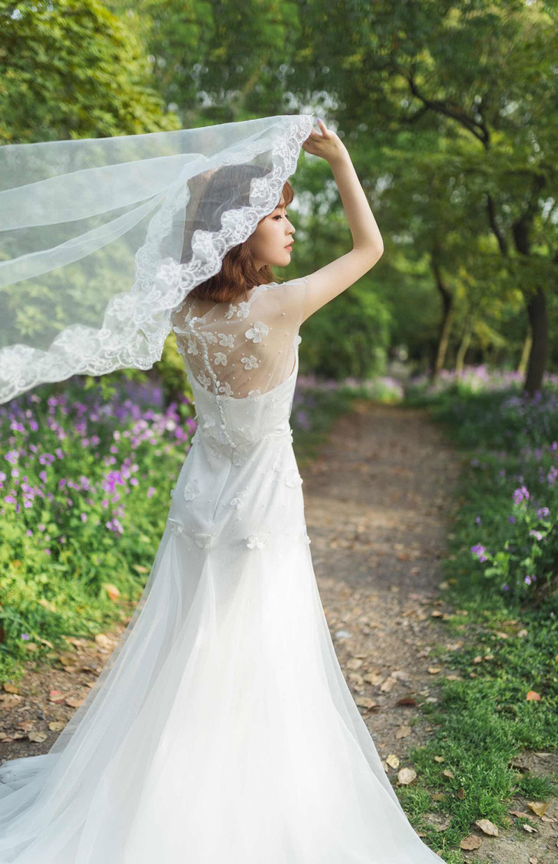 婚纱美女清新优雅白色婚纱写真图片
