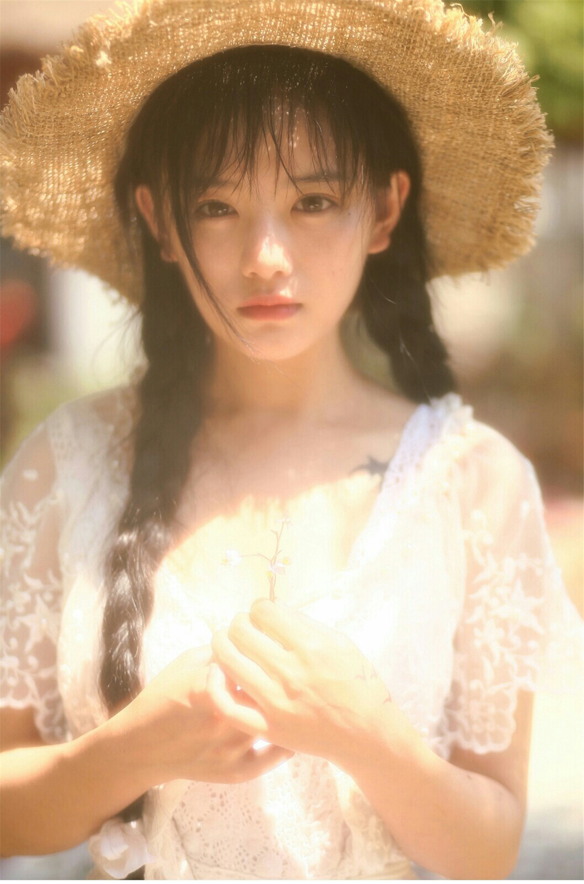 性感美女黑丝美腿蕾丝透视巨乳翘臀诱惑写真