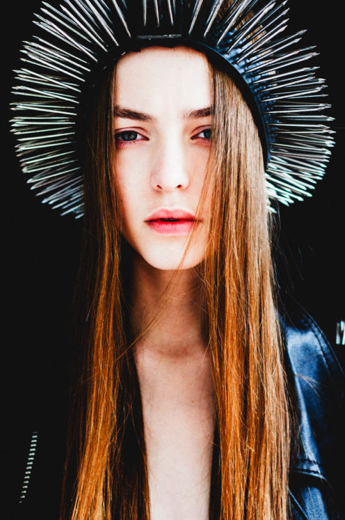 丰满美女少妇黑丝皮衣大胆人体美女艺术写真