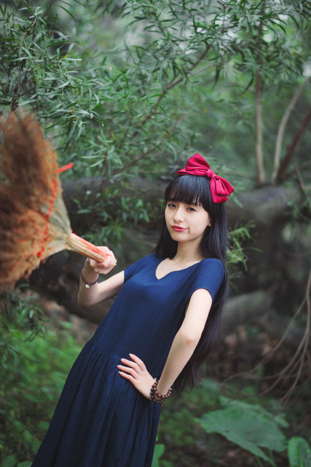 森林里的养眼森系少女眼神清澈日系森系美女图片大全