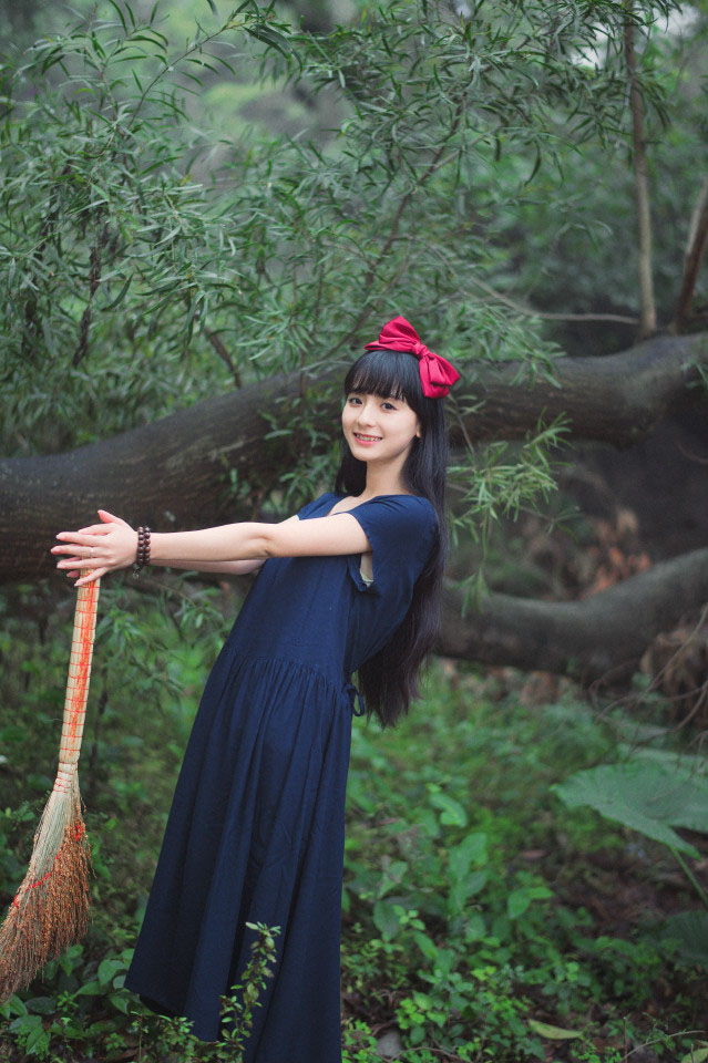 森林里的养眼森系少女眼神清澈日系森系美女图片大全