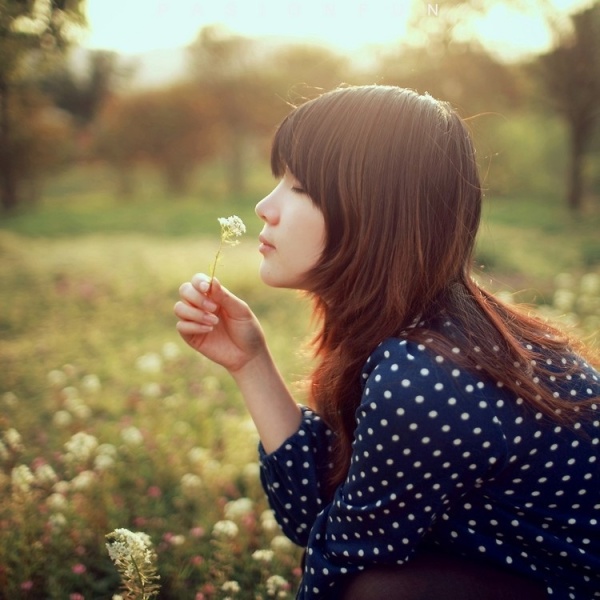 闺房里的性感美女透明薄纱蕾丝内衣写真图片