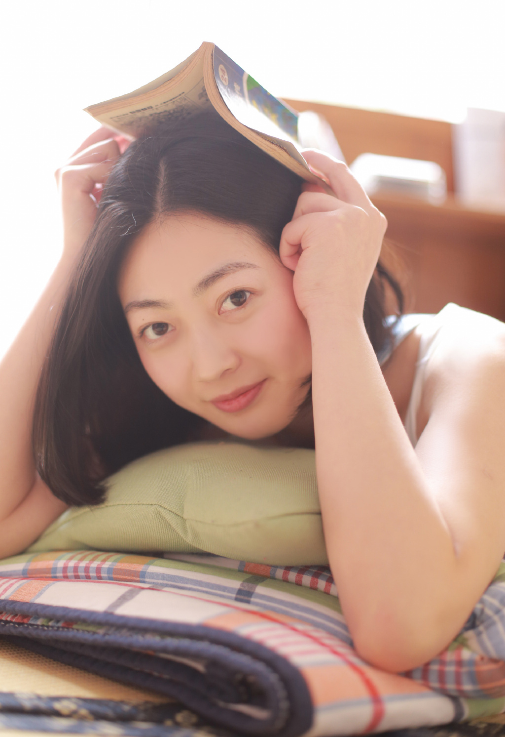 韩系巨乳美眉私房写真露迷人乳沟性感人体艺写真图片