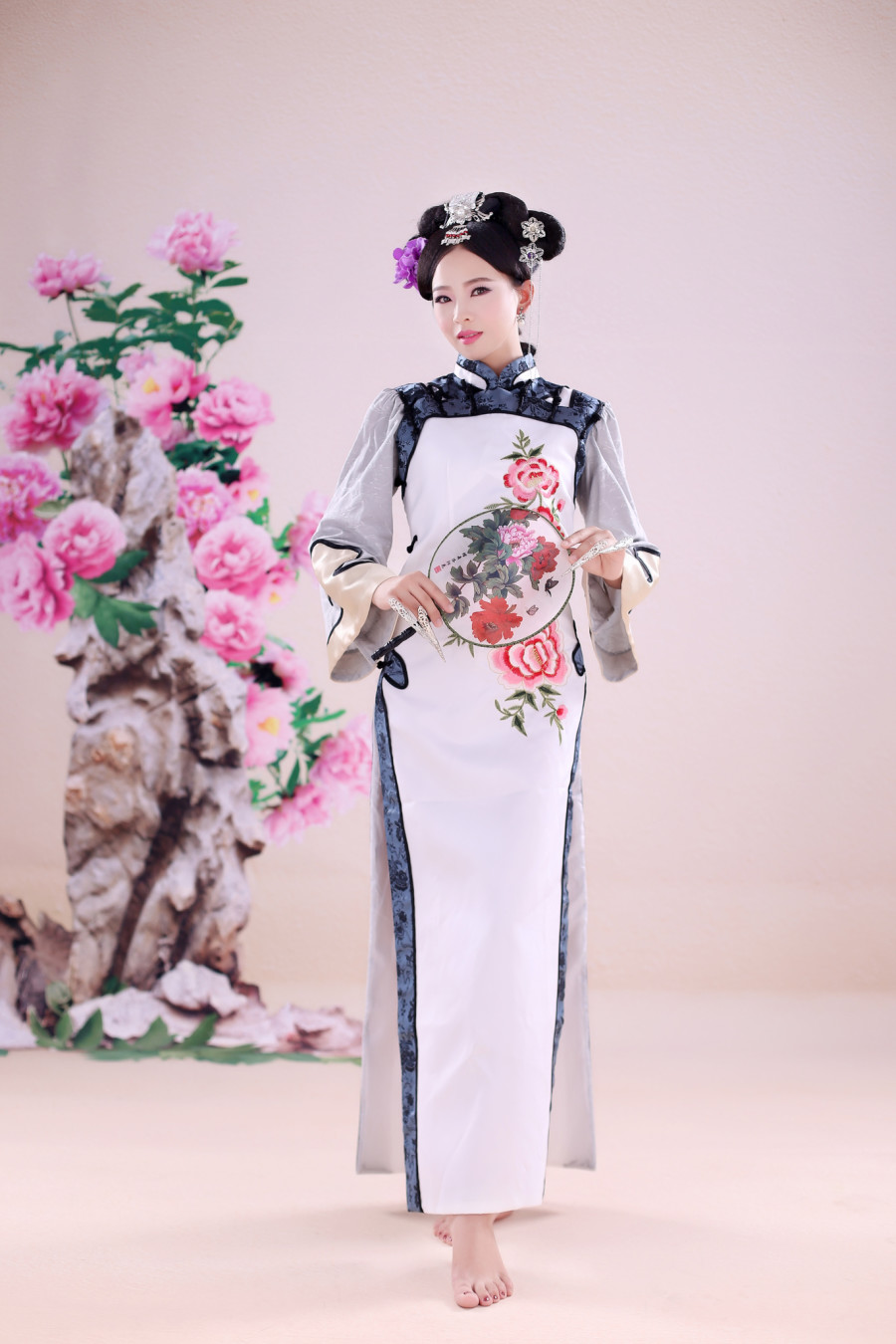 值得珍藏！中国人体彩绘秀图片性感旗袍美女人体彩绘艺术图