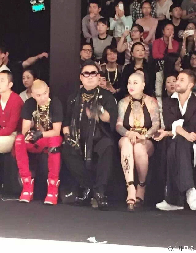深圳时装周惊现光头透视装女王是谁 光头巨乳美女引爆时尚圈