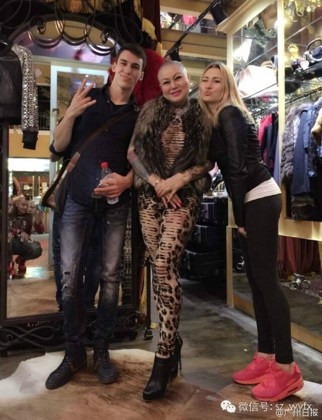 深圳时装周惊现光头透视装女王是谁 光头巨乳美女引爆时尚圈
