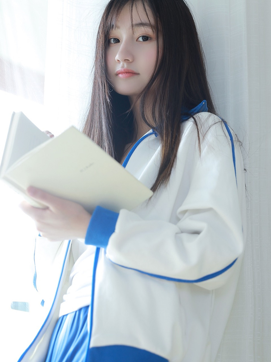 躺在地板上妩媚销魂姿势美女丰乳翘臀极致魅惑惹火身材