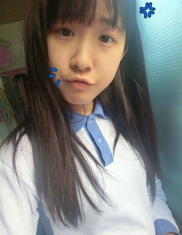 性感比基尼内衣主题美女躺在沙发啥摇摆身体的极致魅惑写真照