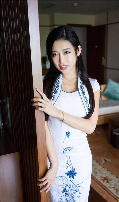 撩拨人心的长发美女旗袍装的性感妩媚中国风写真图片