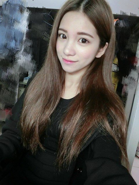 韩国丰乳肥臀的美女风俗媚娘活动现场大胆掀裙露底诱惑写真图片（2）