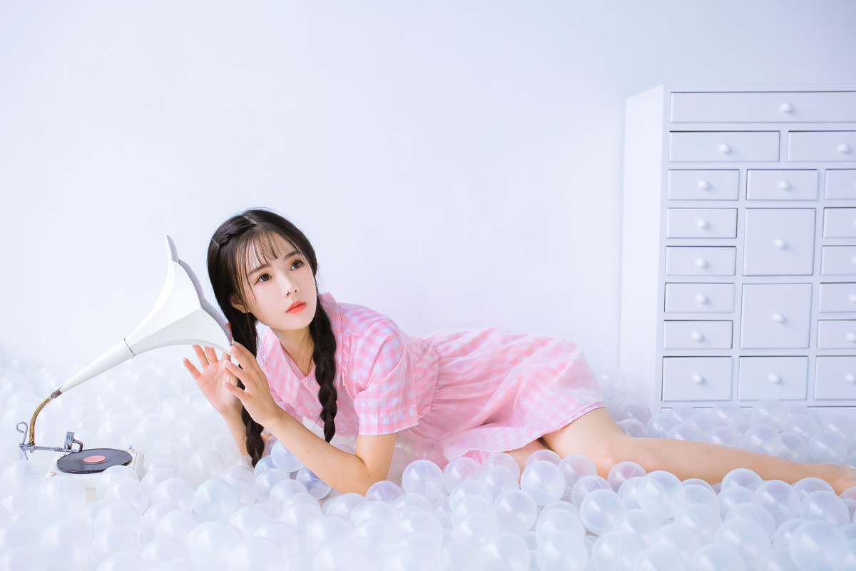 网络红人乳神苏夏美女无码高清图片