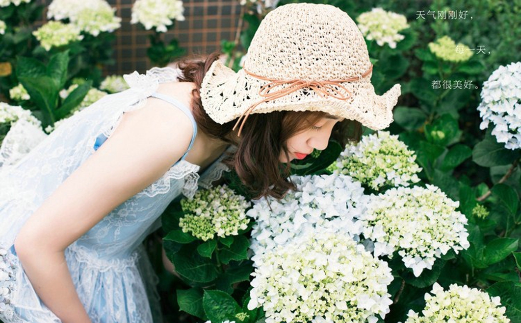 废弃车厢里的狂野性感美女大胆诱惑艺术写真