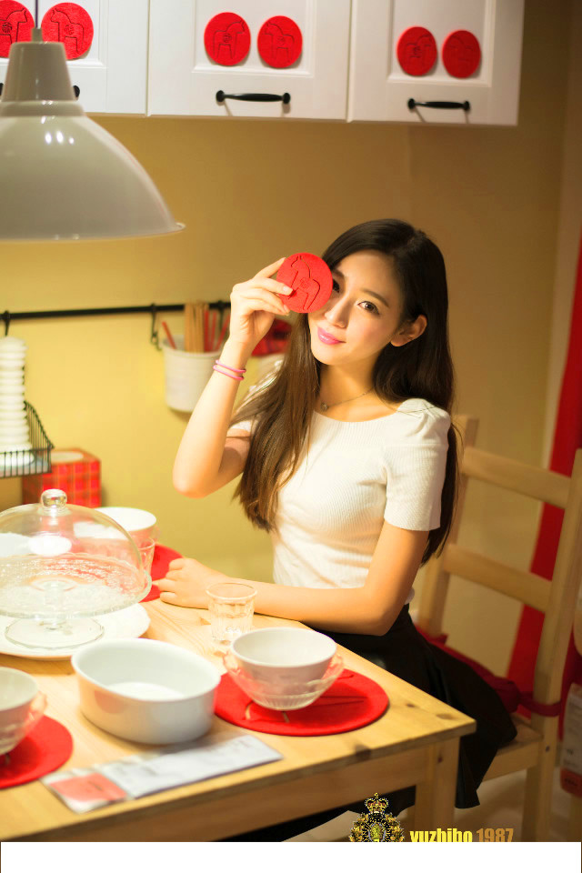 风俗媚娘的诱惑 美女不小心露底