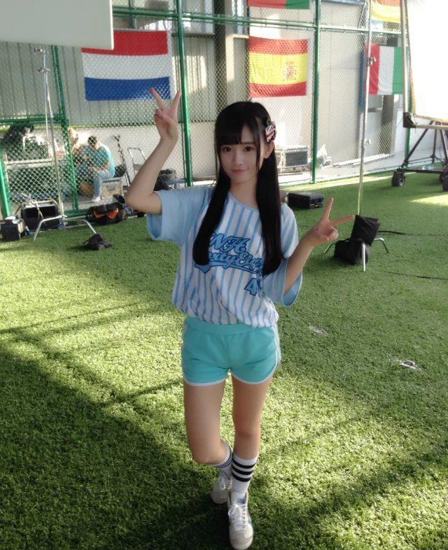 何静momo比基尼净白肌肤美腿诱人  极品美女