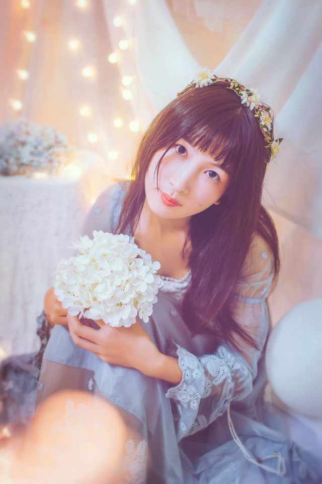何静momo比基尼净白肌肤美腿诱人  极品美女