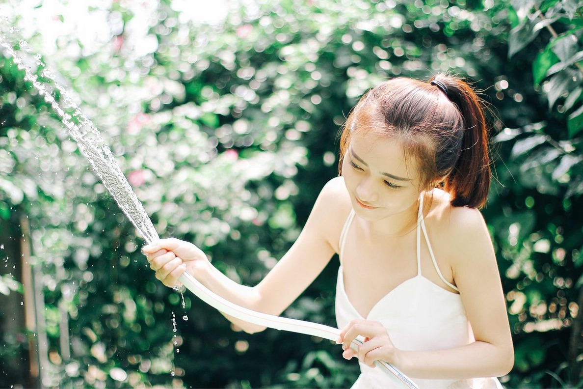 浴缸照  性感美女酥胸浴缸照图片