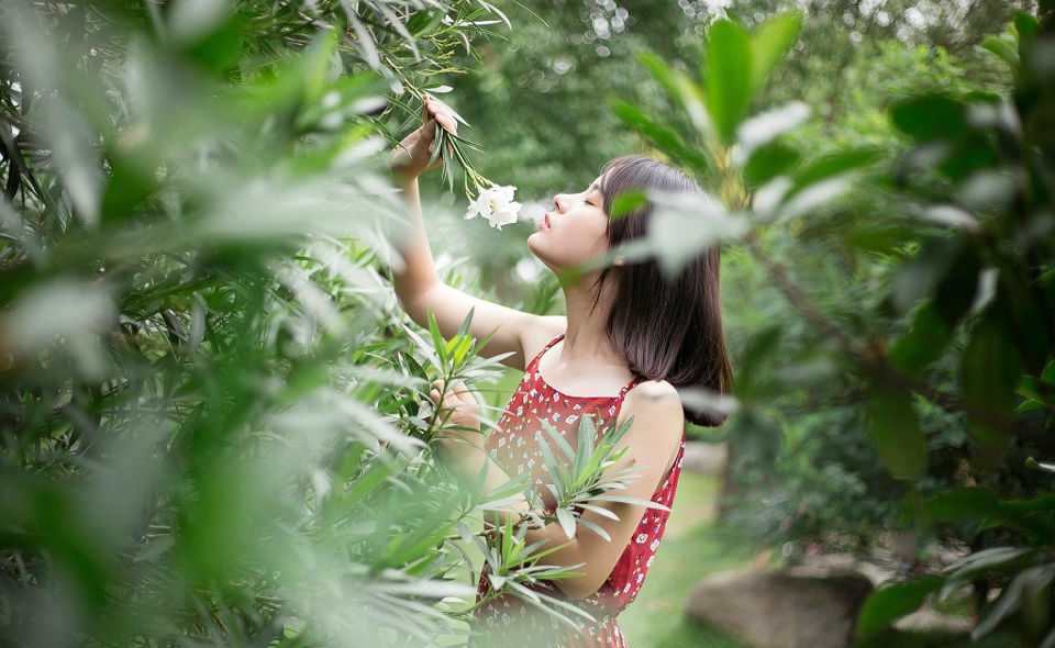 性感比基尼美女 童颜巨乳甜美比基尼自拍照