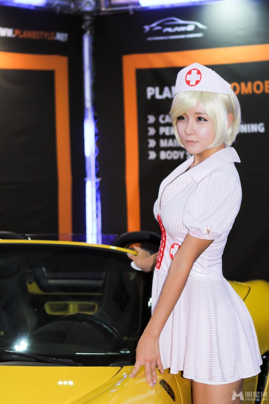 韩国嫩模现身车展 上演护士制服诱惑性感妩媚诱惑