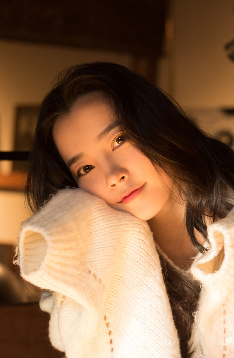 美女艳照 性感美女床上诱惑写真