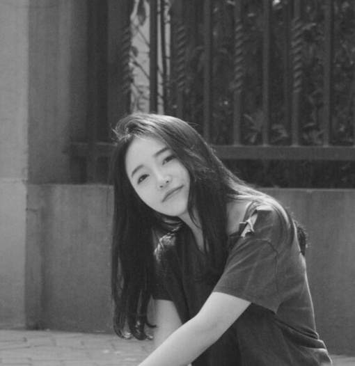 美女模特长腿酥胸私房颓废性感写真图片