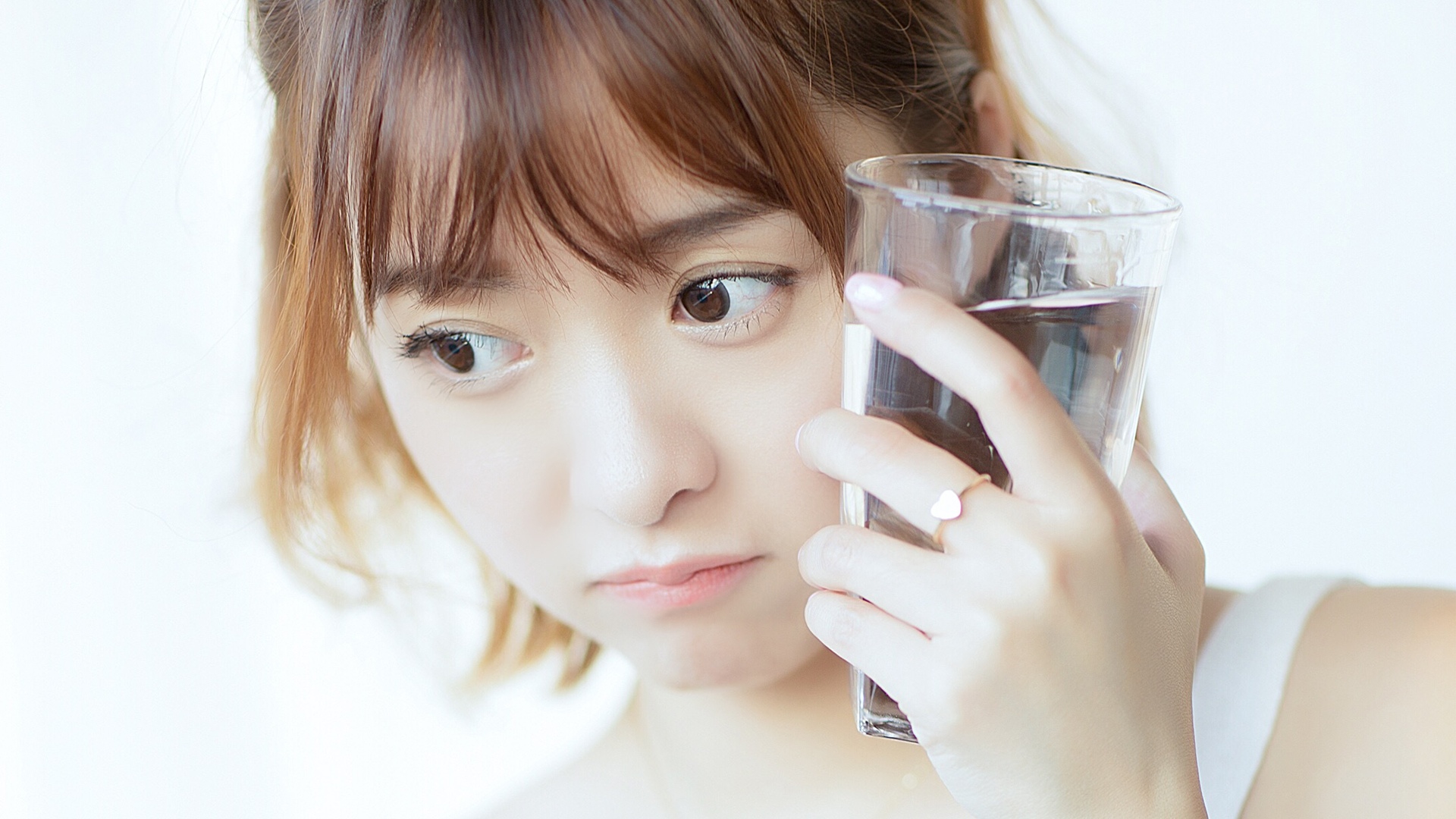 美女模特长腿酥胸私房颓废性感写真图片