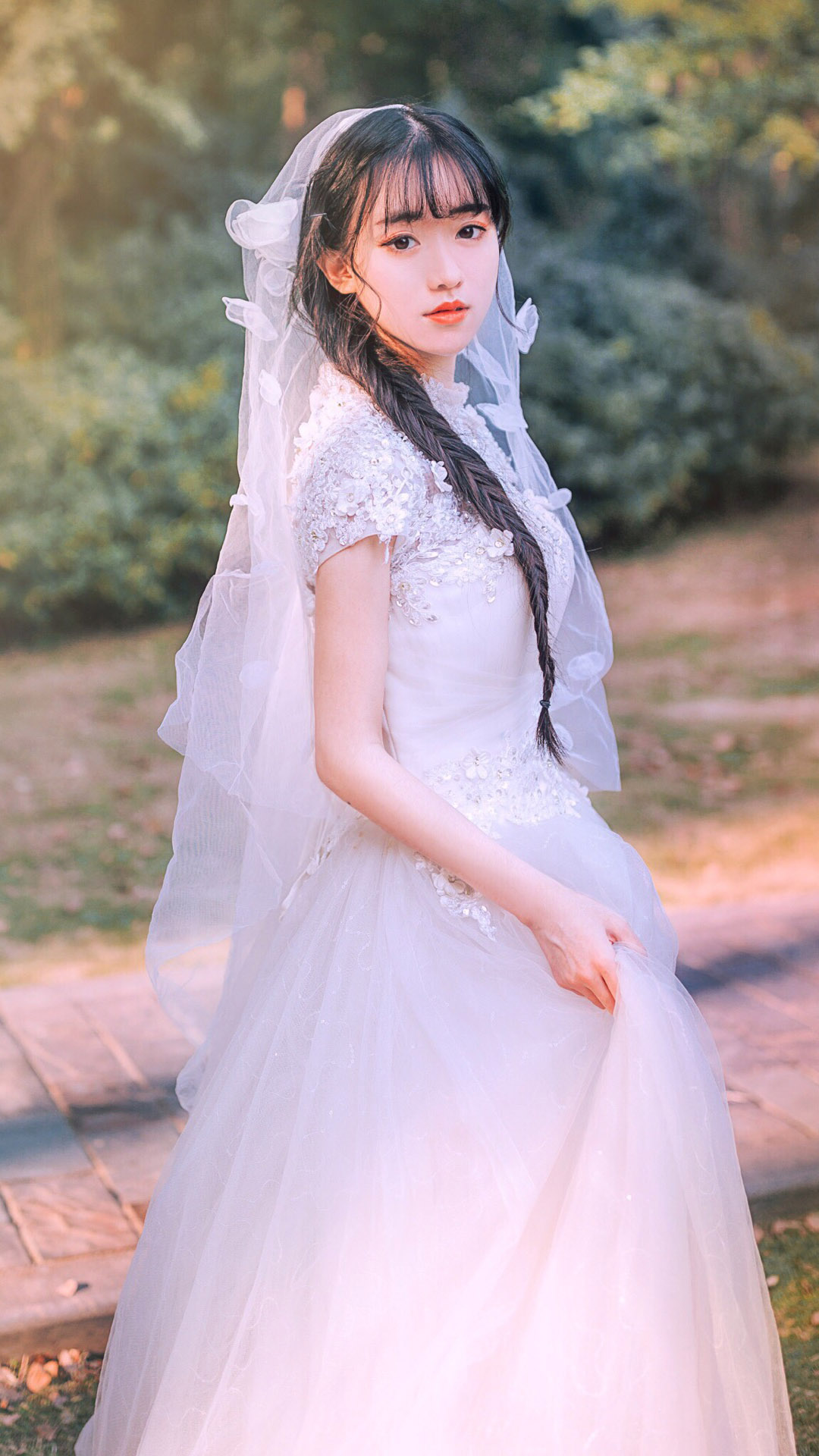 高颜值极品美女唯美梦幻白色婚纱写真图片