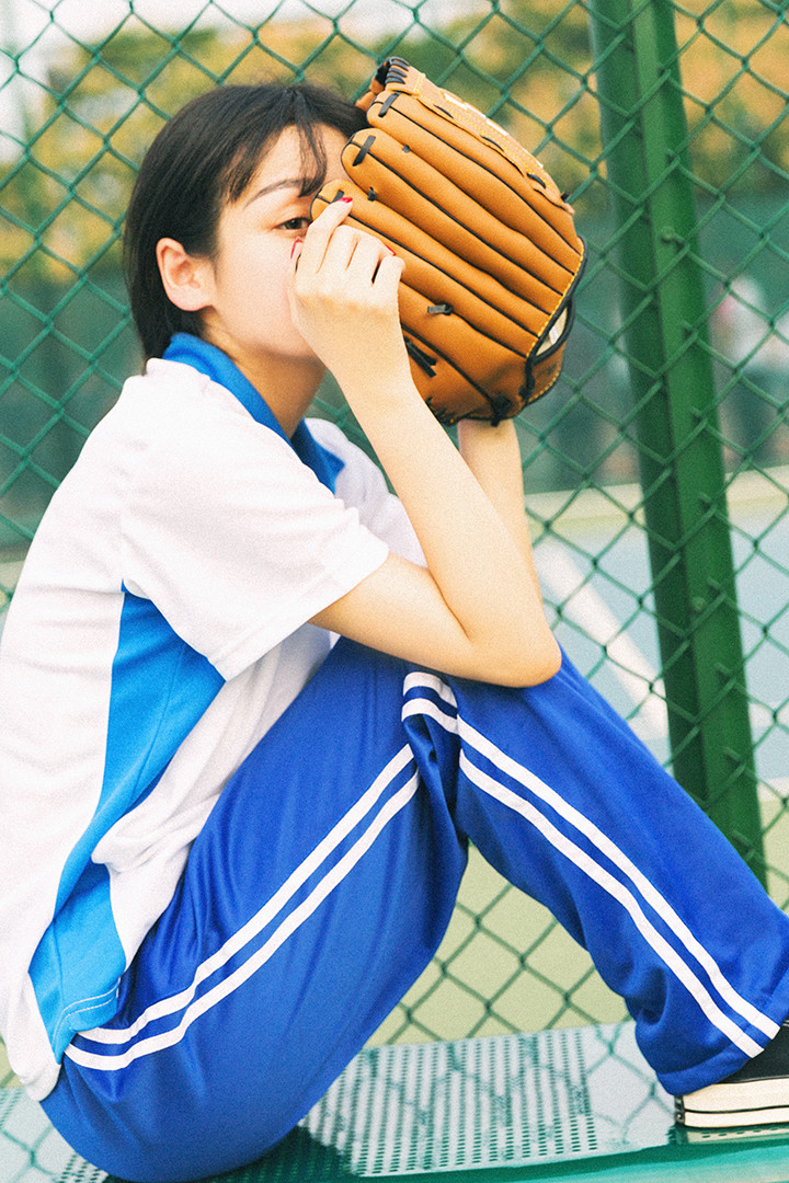 青春活力元气美女棒球运动服写真高清图片