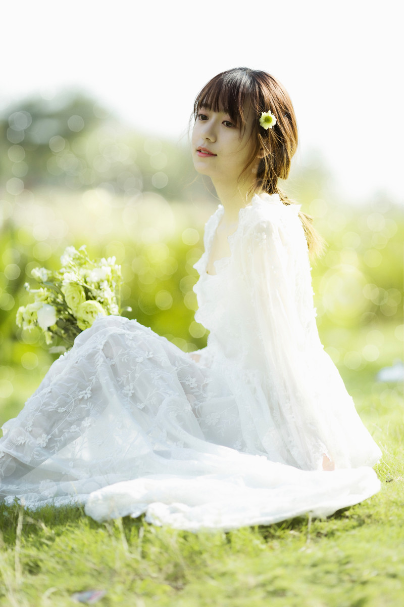 清新森系美少女白色蕾丝裙唯美图片