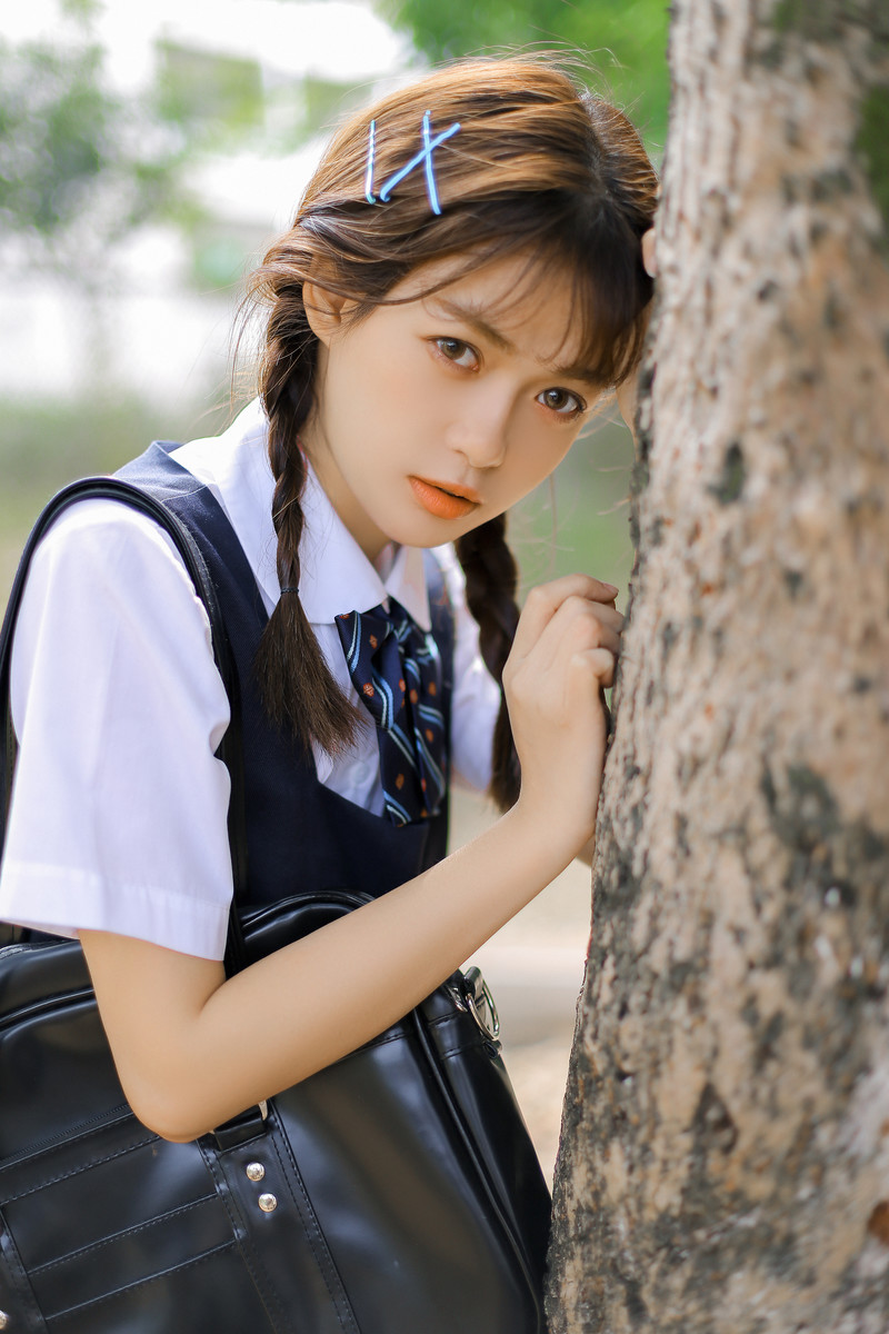 可爱少女日系制服养眼写真图片
