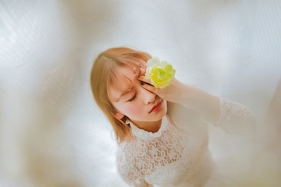 捧花少女私房安静的像一只猫唯美写真