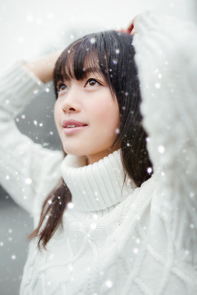 青涩女孩深情挑逗运动型男