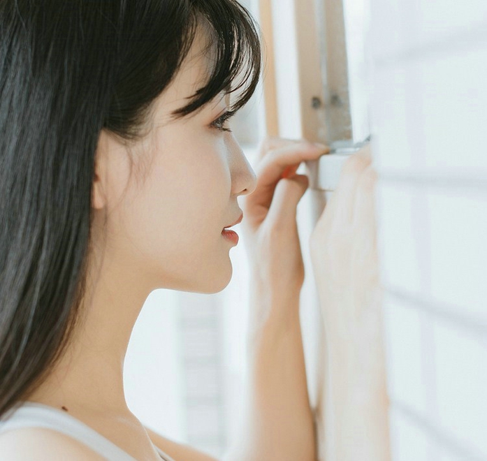 撒贝宁登台激情热舞 致女舞伴摔倒在地险露点