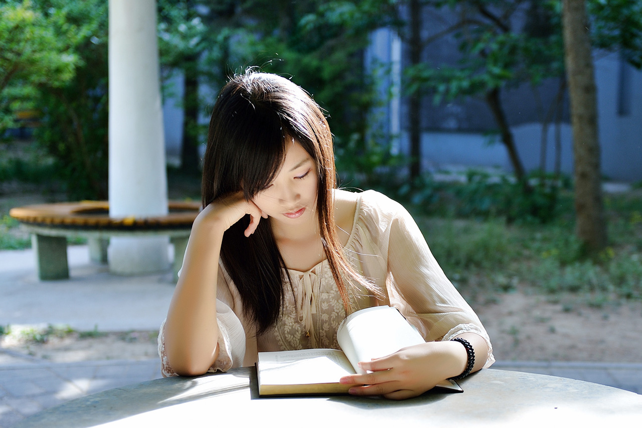 吴雨婵穿透视水钻裙现G奶 忘记穿内裤