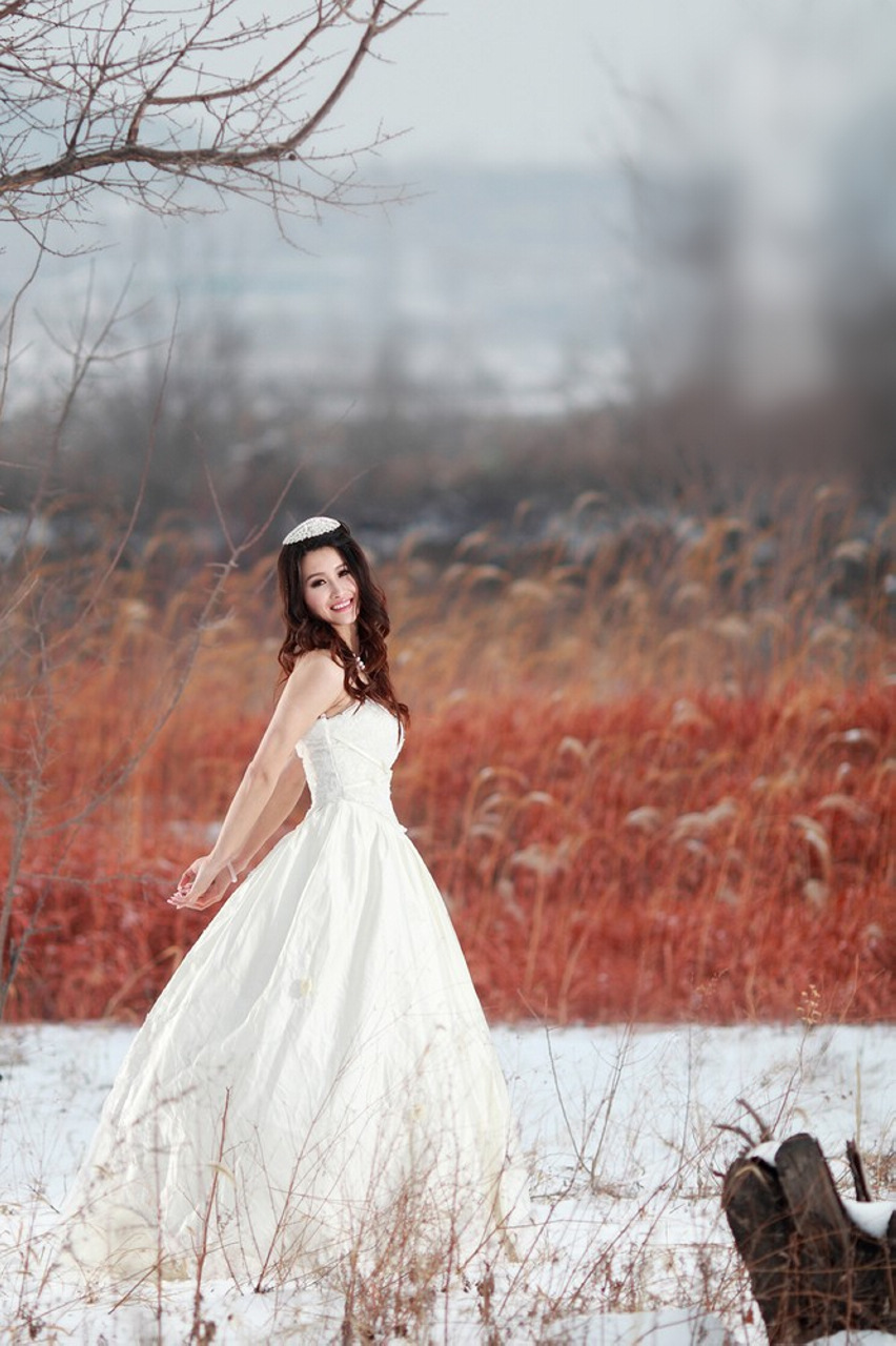 性感美女模特 雪中白衣写真