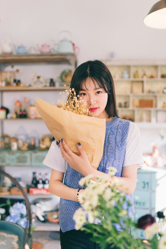 90后美女嫁衣朦胧半透明的婚纱诱惑