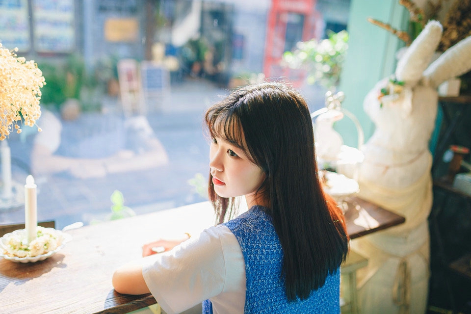 90后美女嫁衣朦胧半透明的婚纱诱惑