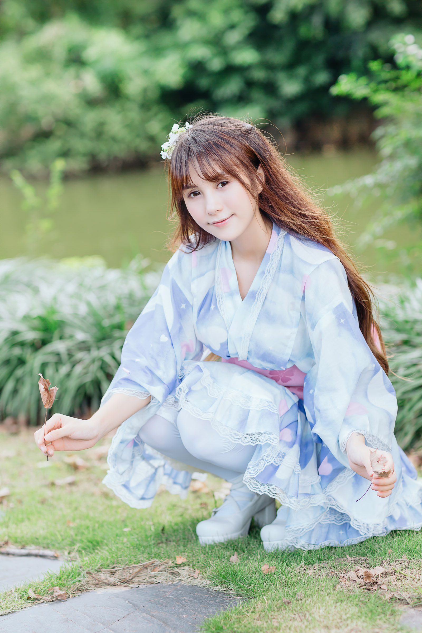90后美女嫁衣朦胧半透明的婚纱诱惑