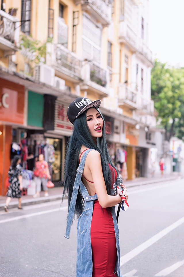 90后美女嫁衣朦胧半透明的婚纱诱惑