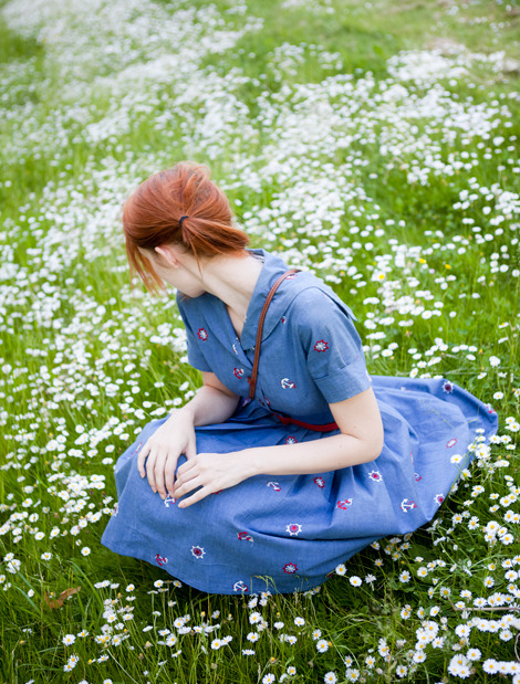 绝色美女性感护士装酥胸诱惑人体艺术写真